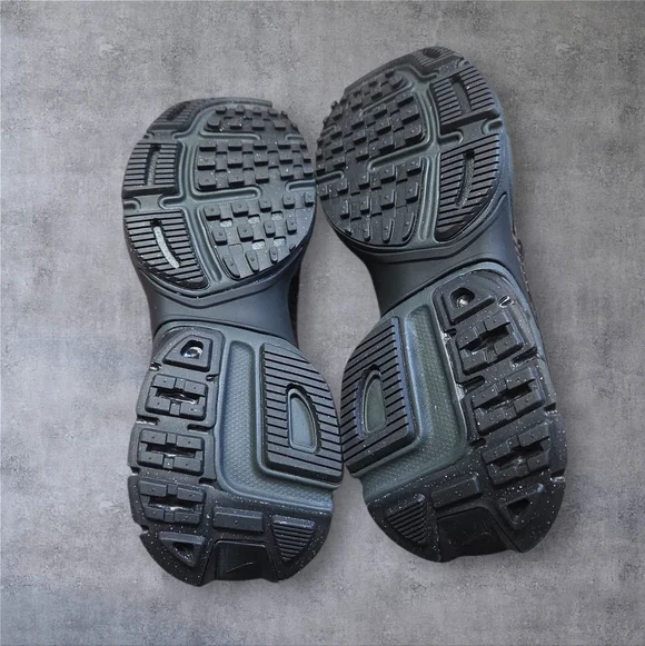 Nike V2K RunBlack Dark Smoke Grey New In Box Athletic Sneakers Size 7.5 Mens